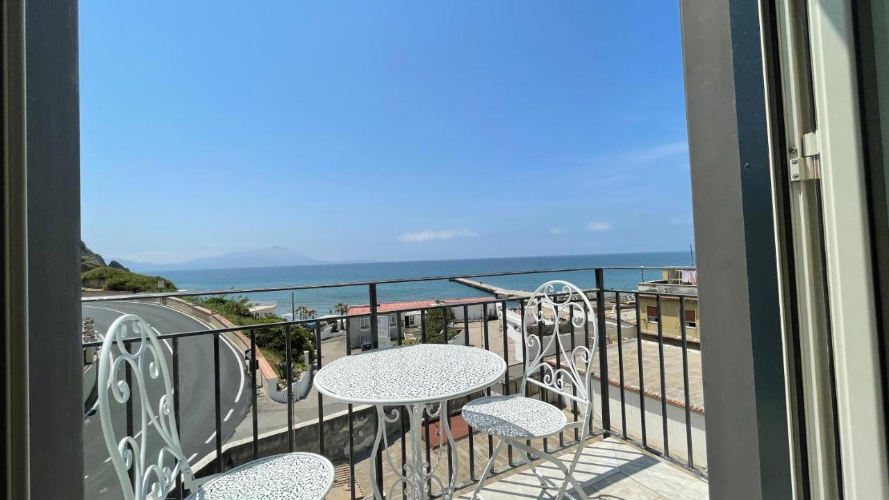 Naro Suites And Rooms Баколі Екстер'єр фото
