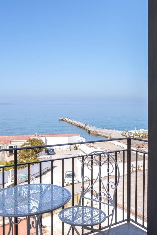 Naro Suites And Rooms Баколі Екстер'єр фото